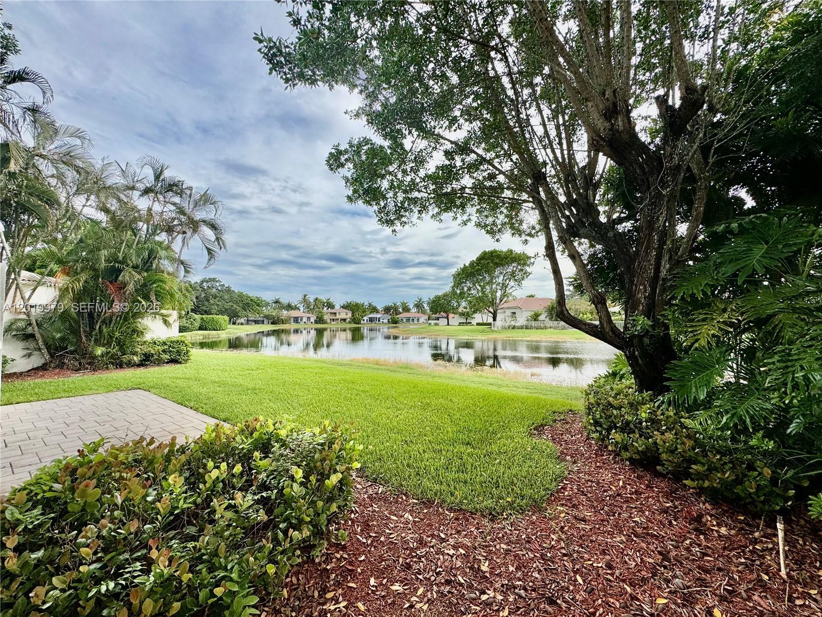 2525 Bay Pointe Ct