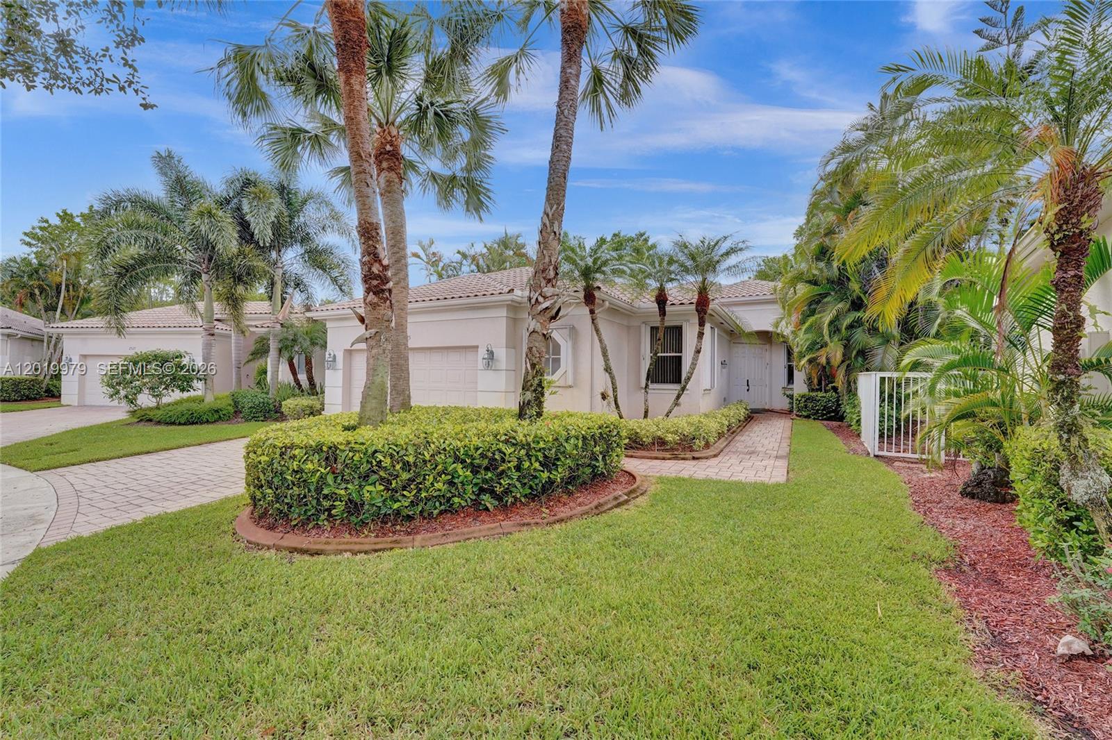 2525 Bay Pointe Ct