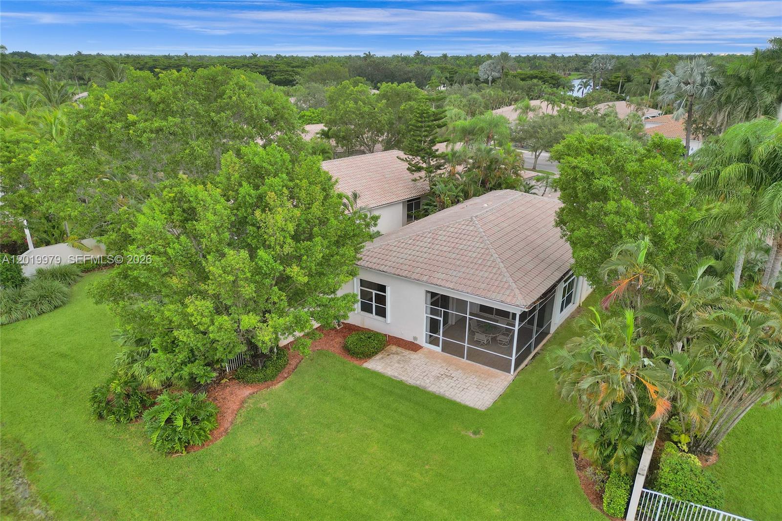 2525 Bay Pointe Ct