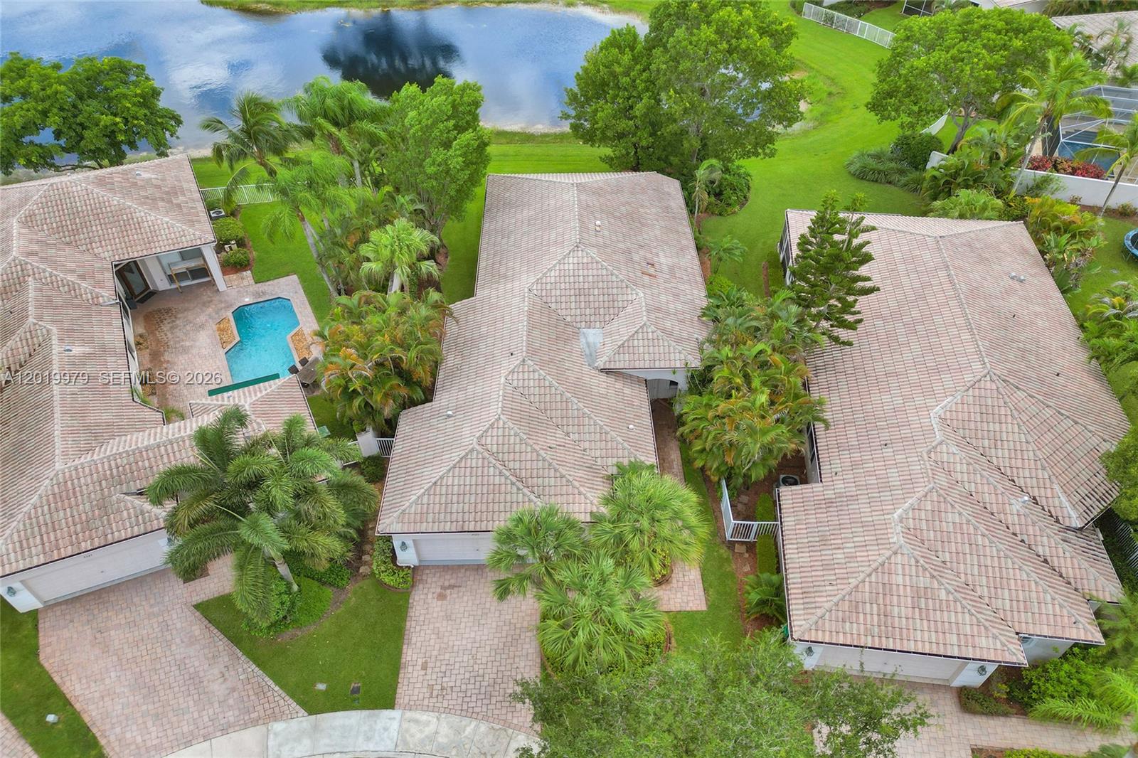 2525 Bay Pointe Ct