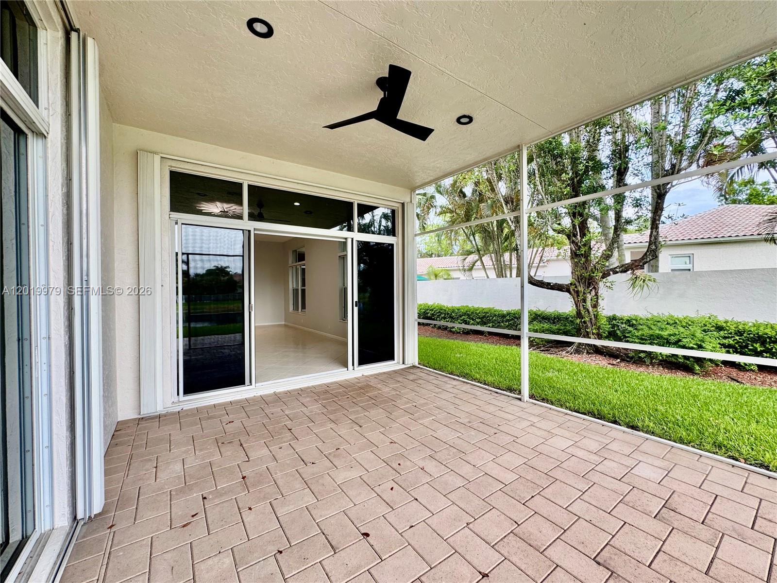 2525 Bay Pointe Ct