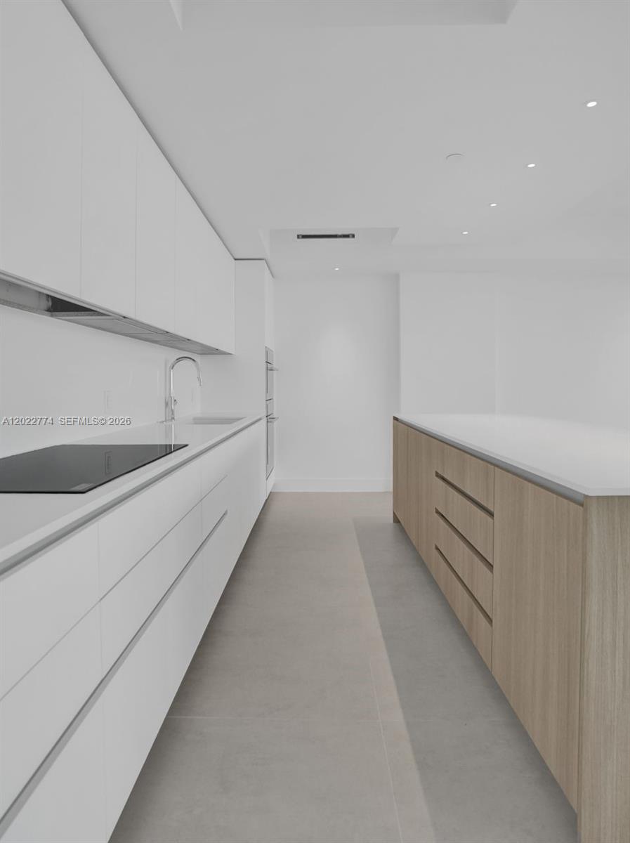 407 N Riverside # 402