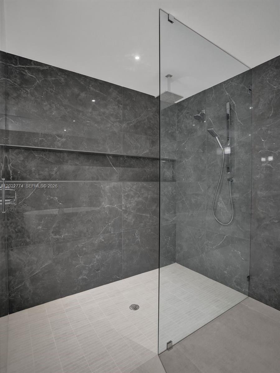 407 N Riverside # 402