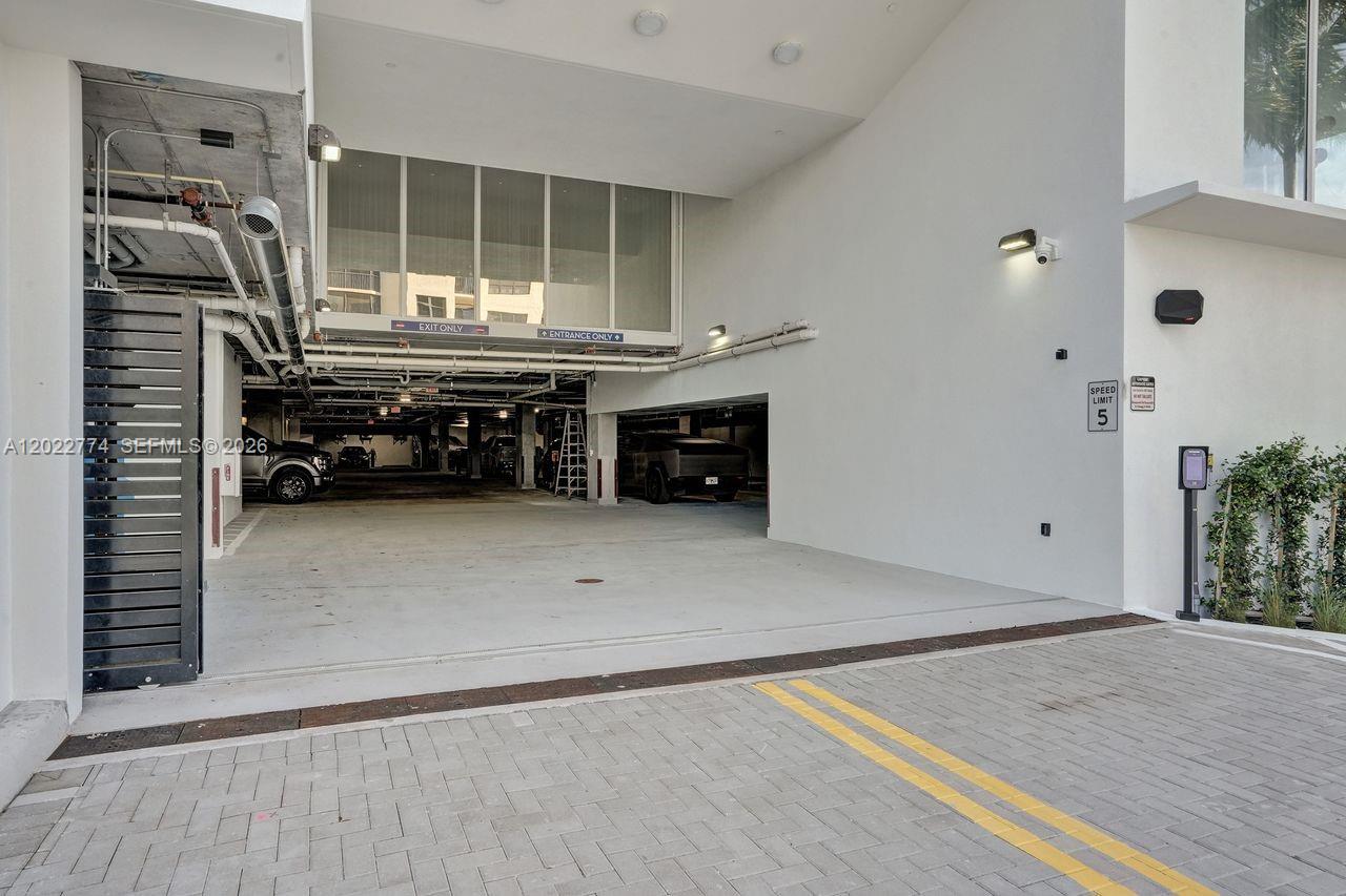 407 N Riverside # 402