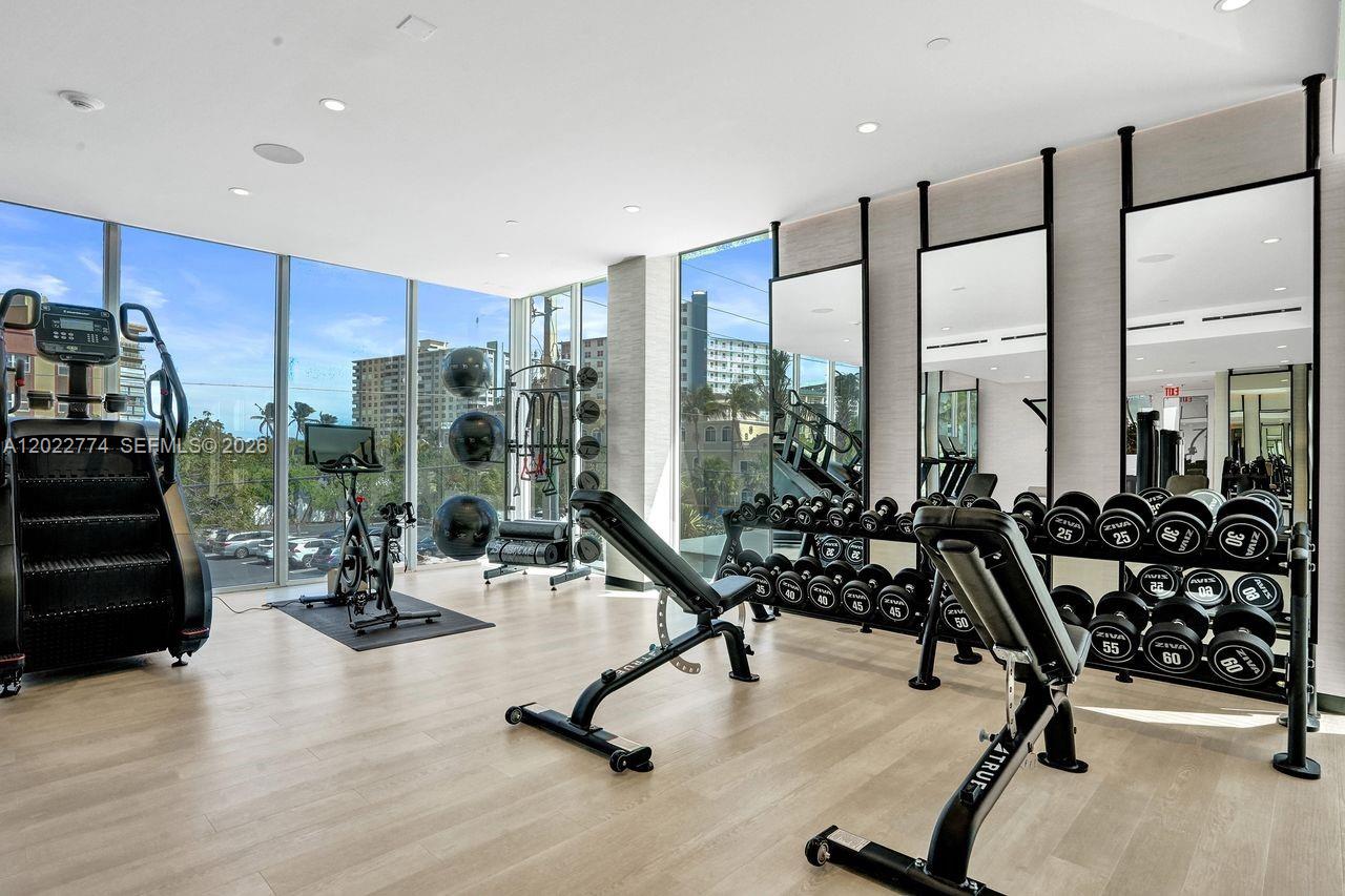 407 N Riverside # 402