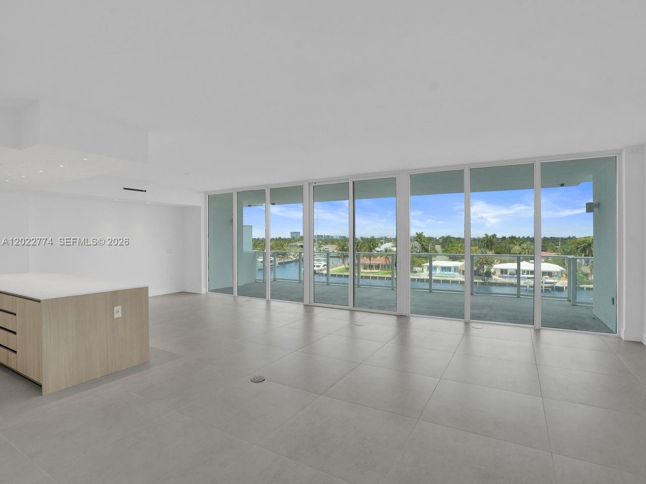 407 N Riverside # 402