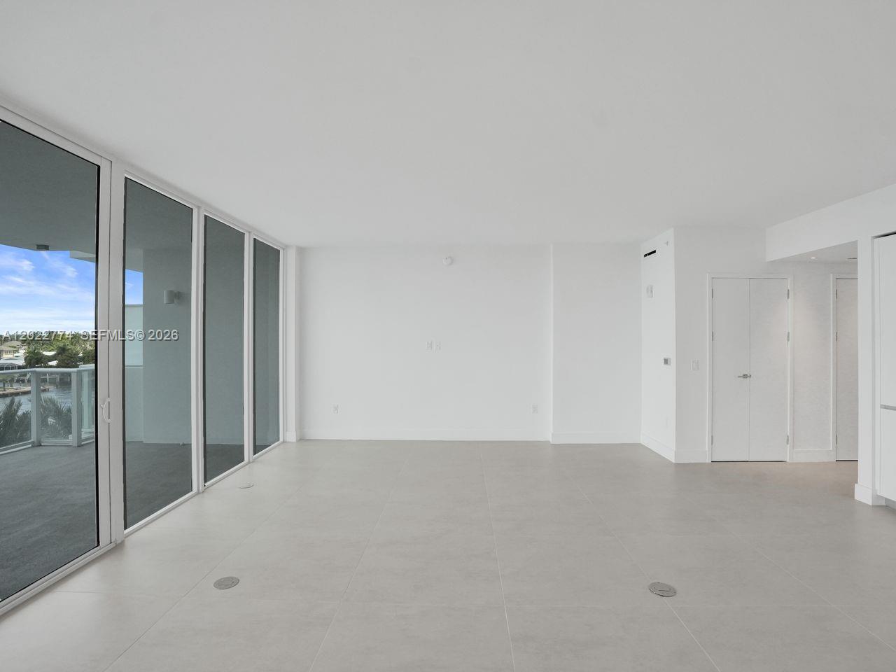 407 N Riverside # 402