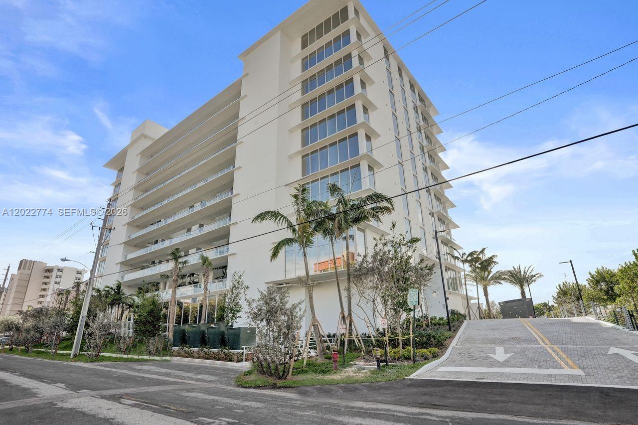 407 N Riverside # 402