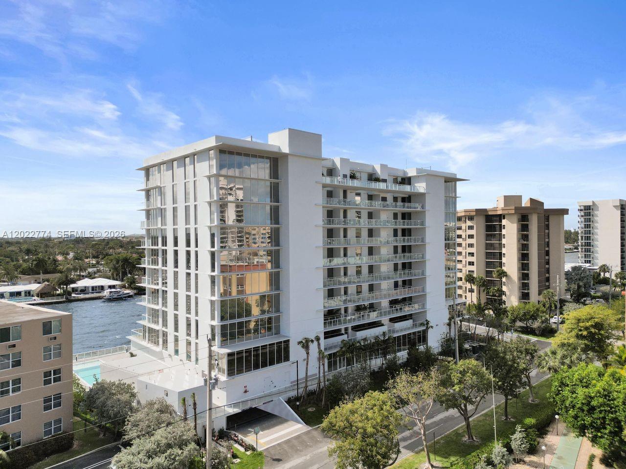 407 N Riverside # 402