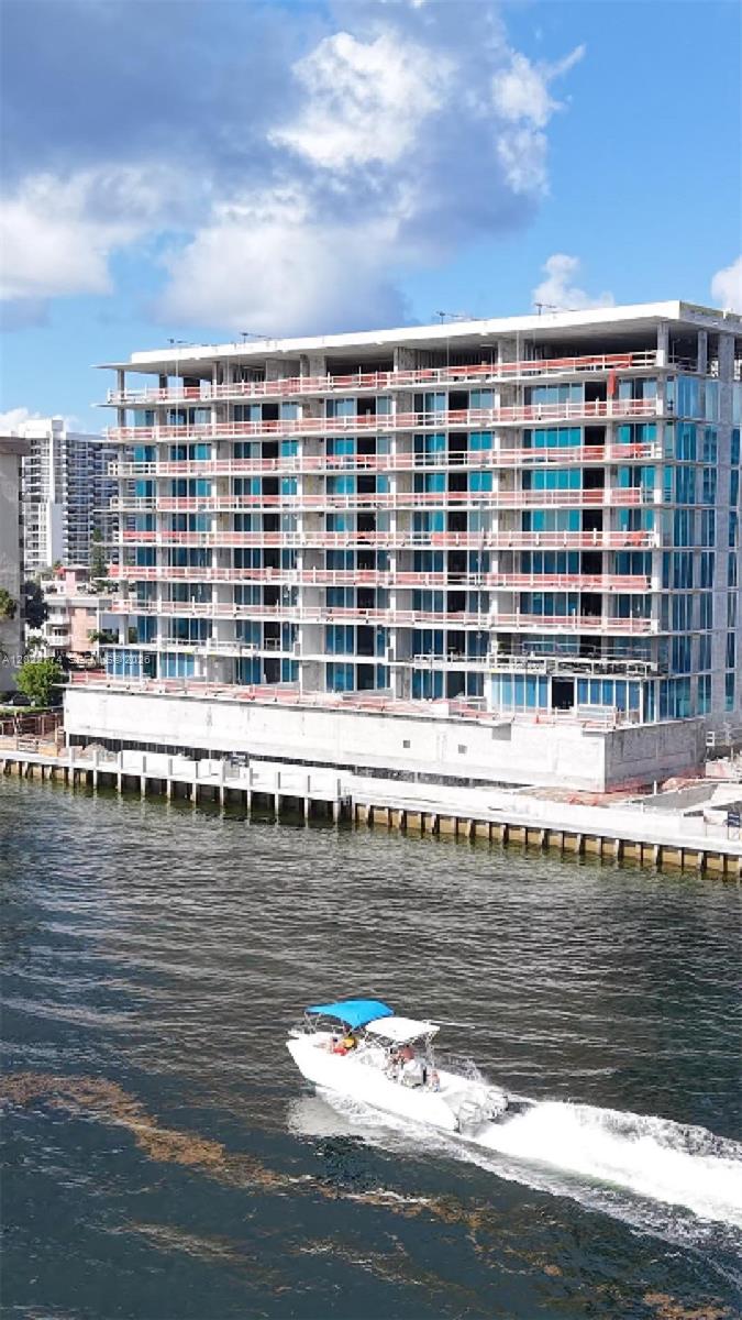 407 N Riverside # 402