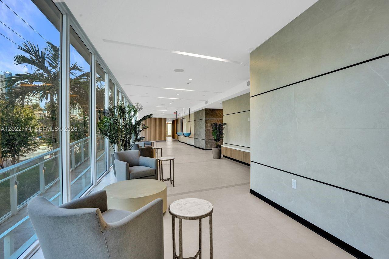 407 N Riverside # 402