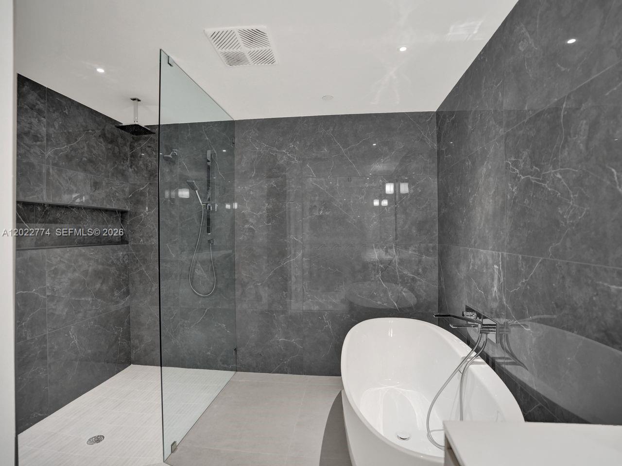 407 N Riverside # 402