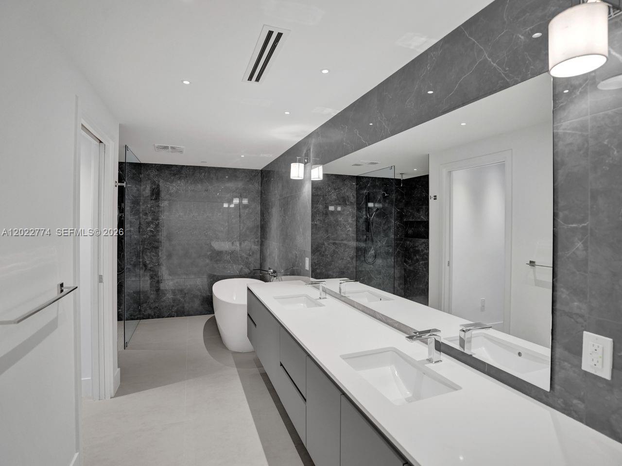 407 N Riverside # 402
