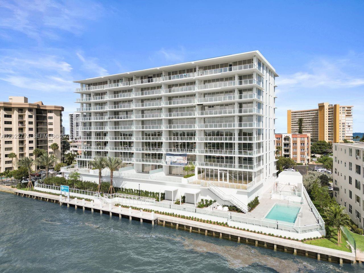 407 N Riverside # 402