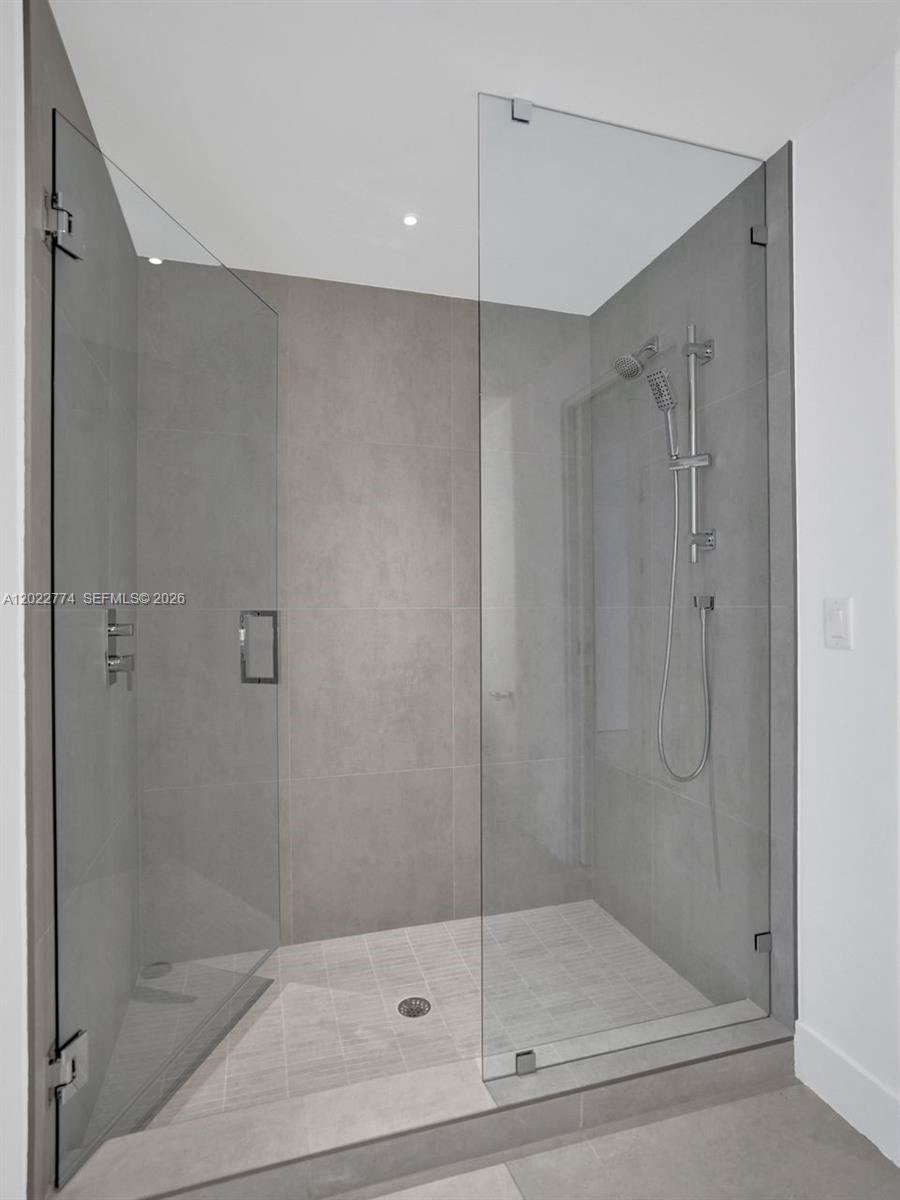 407 N Riverside # 402
