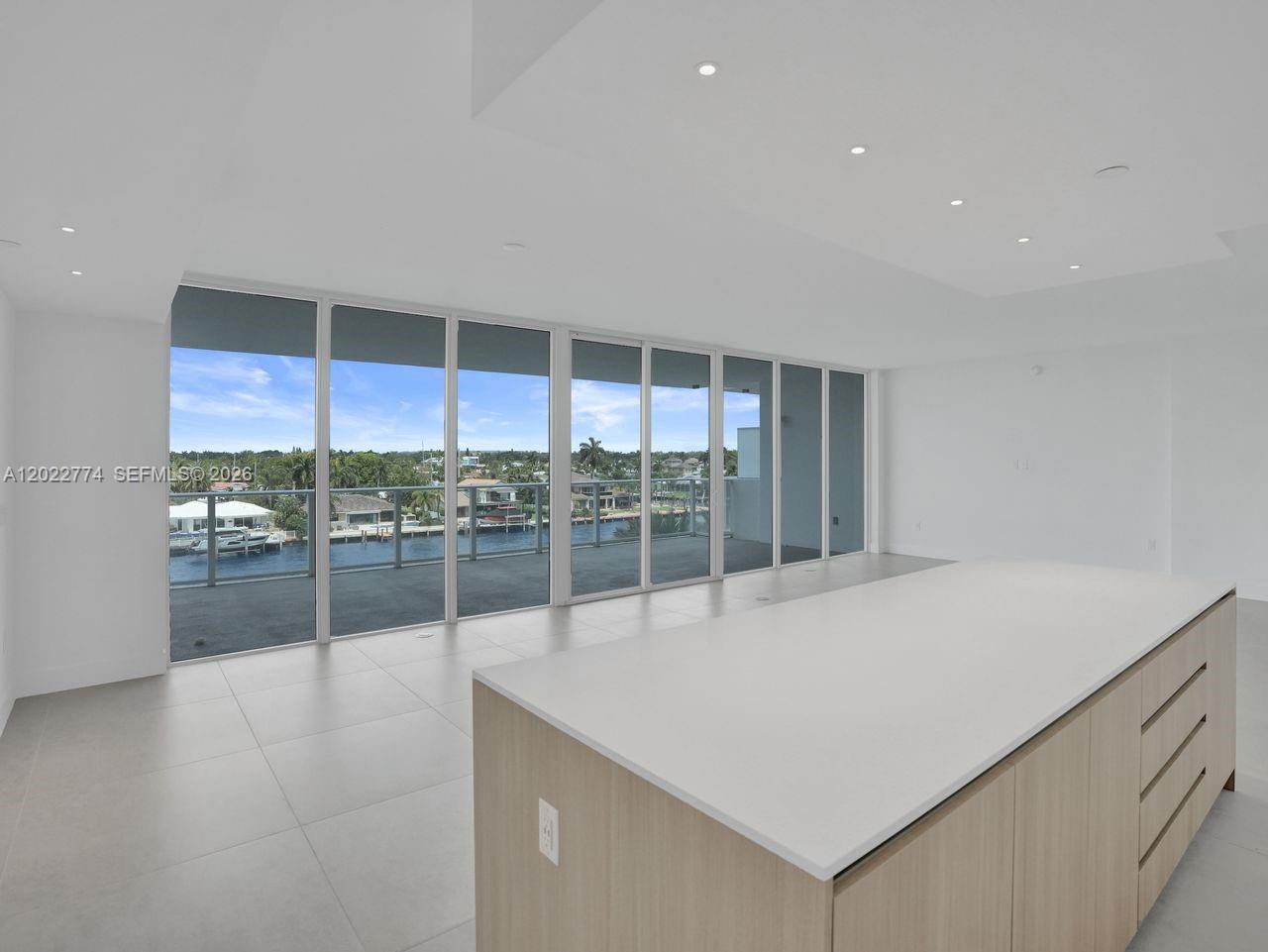 407 N Riverside # 402