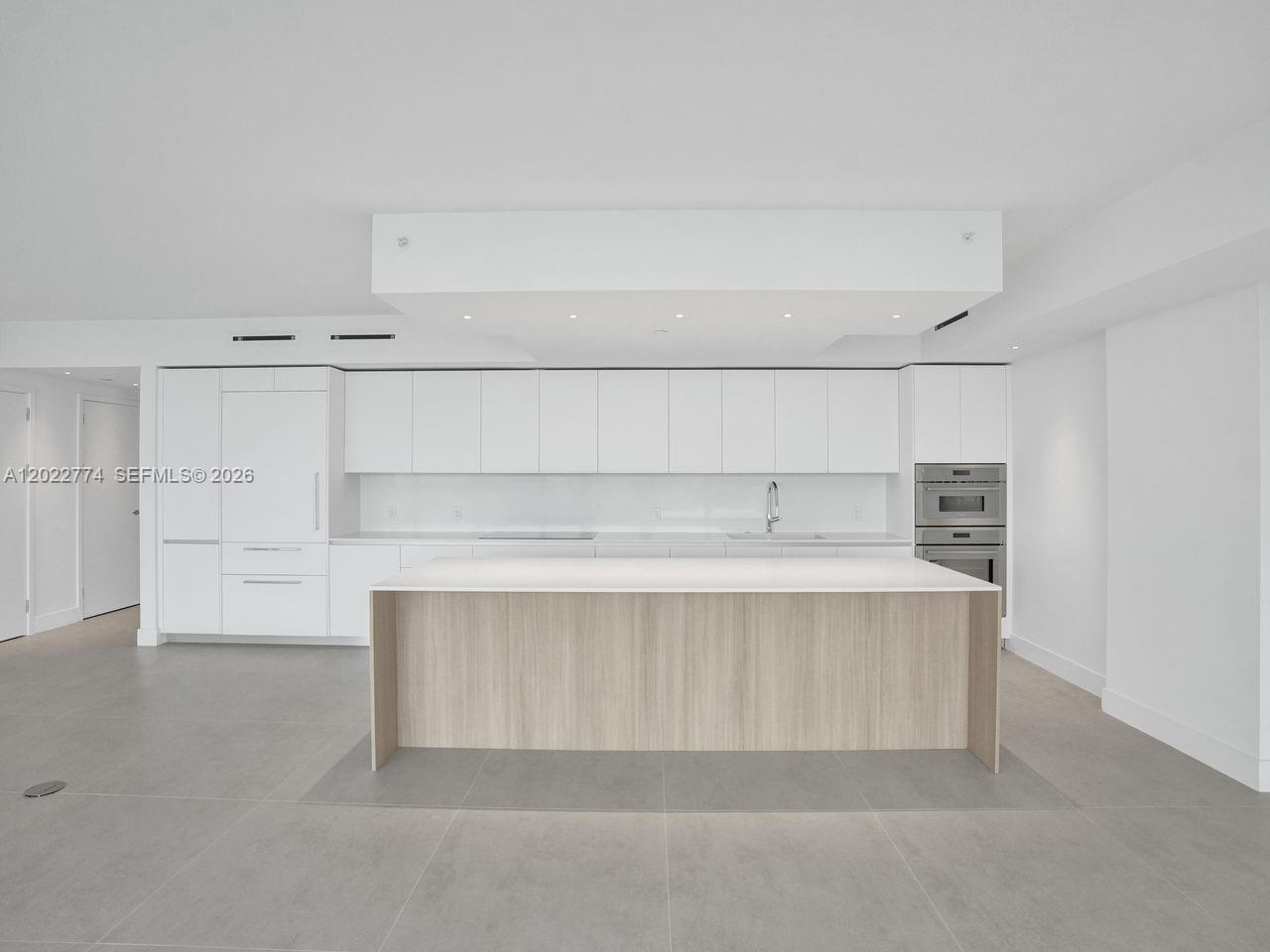 407 N Riverside # 402