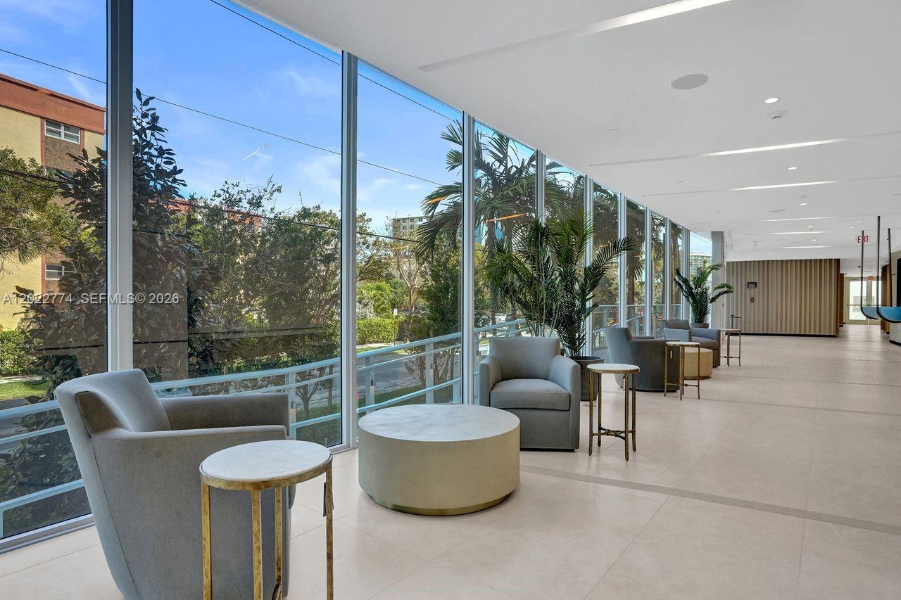 407 N Riverside # 402