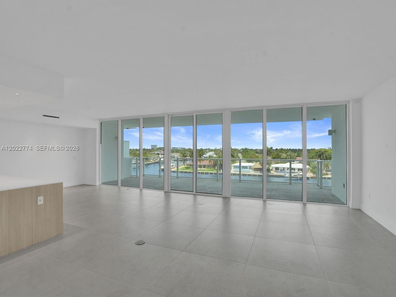 407 N Riverside # 402