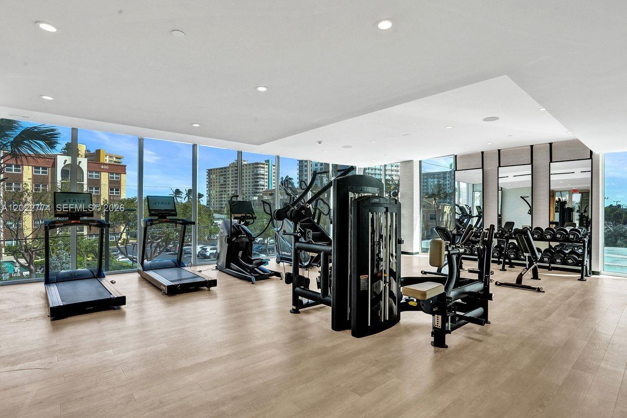 407 N Riverside # 402