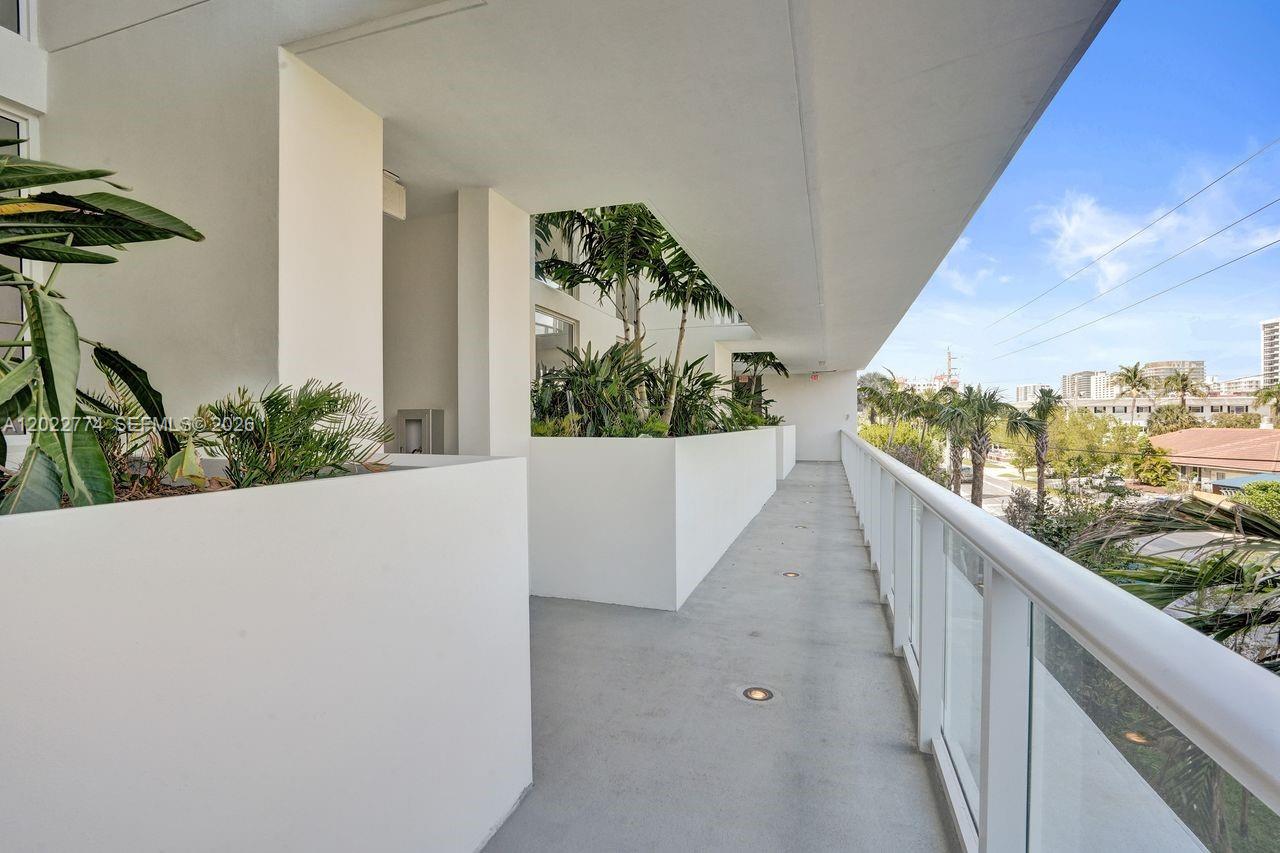 407 N Riverside # 402