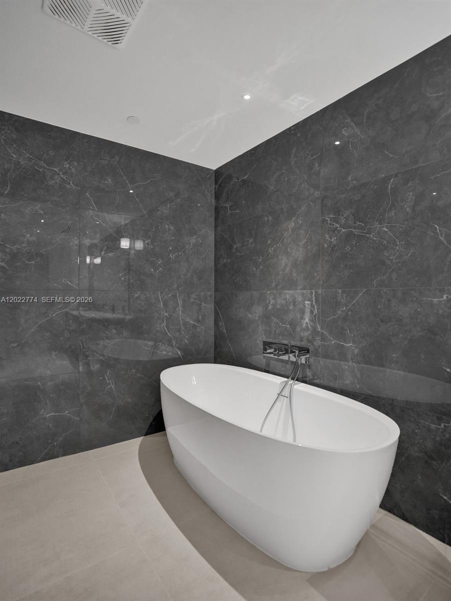 407 N Riverside # 402