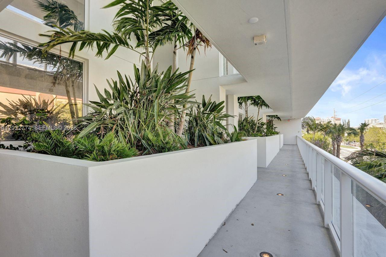 407 N Riverside # 402