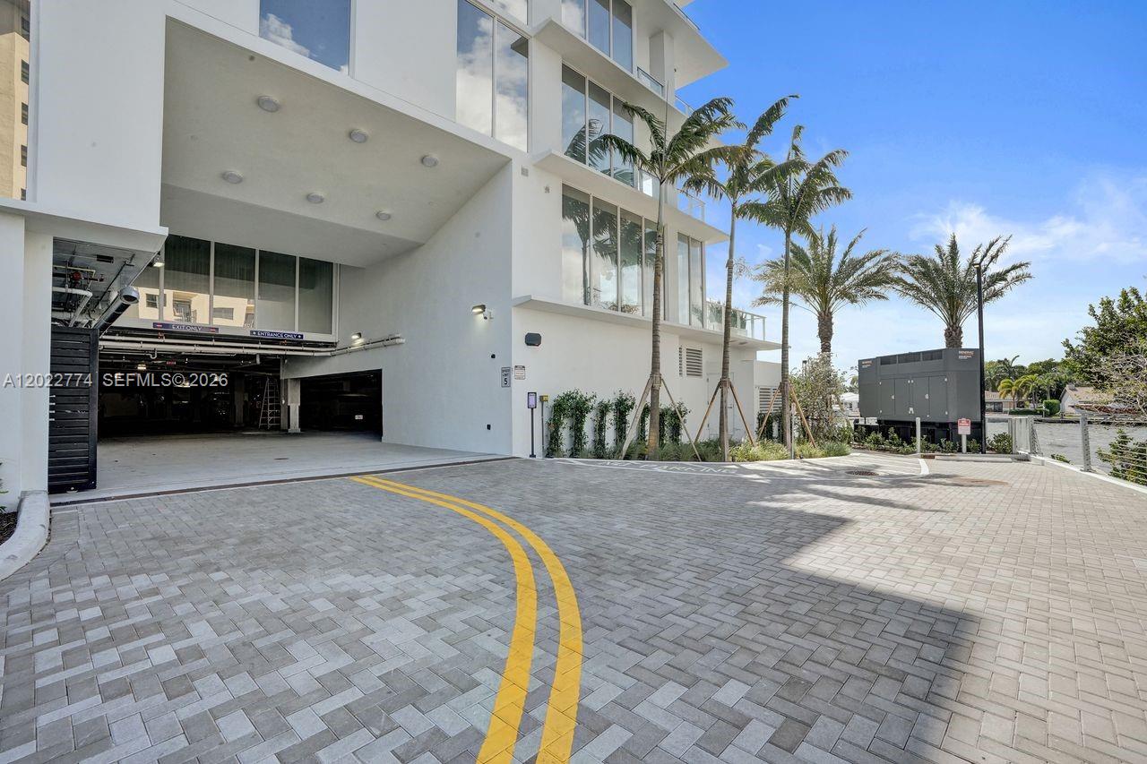 407 N Riverside # 402