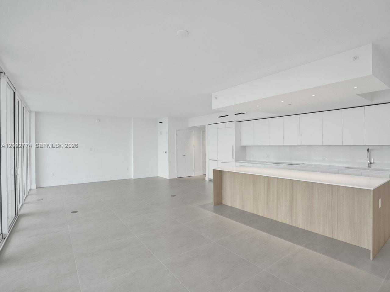 407 N Riverside # 402