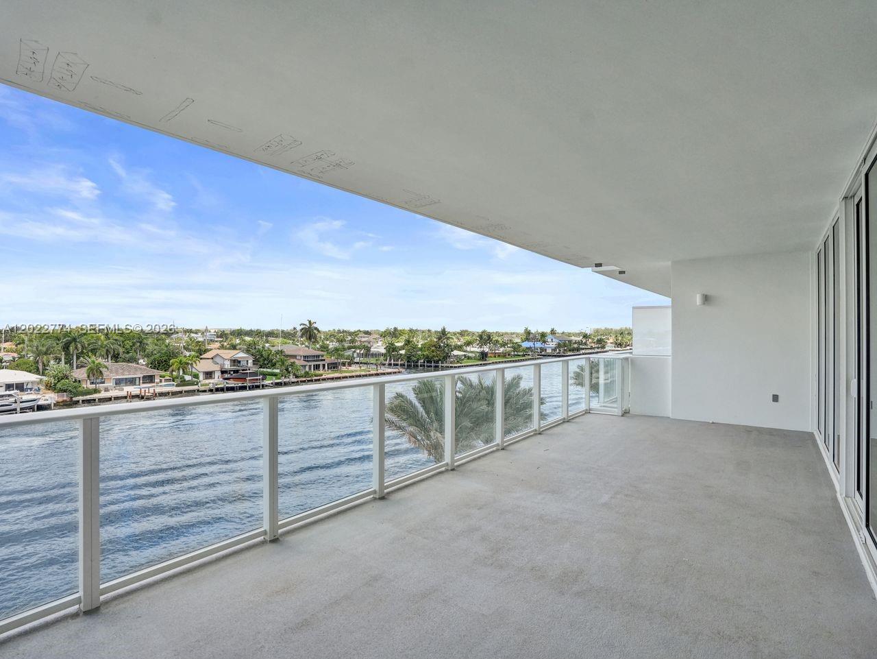 407 N Riverside # 402