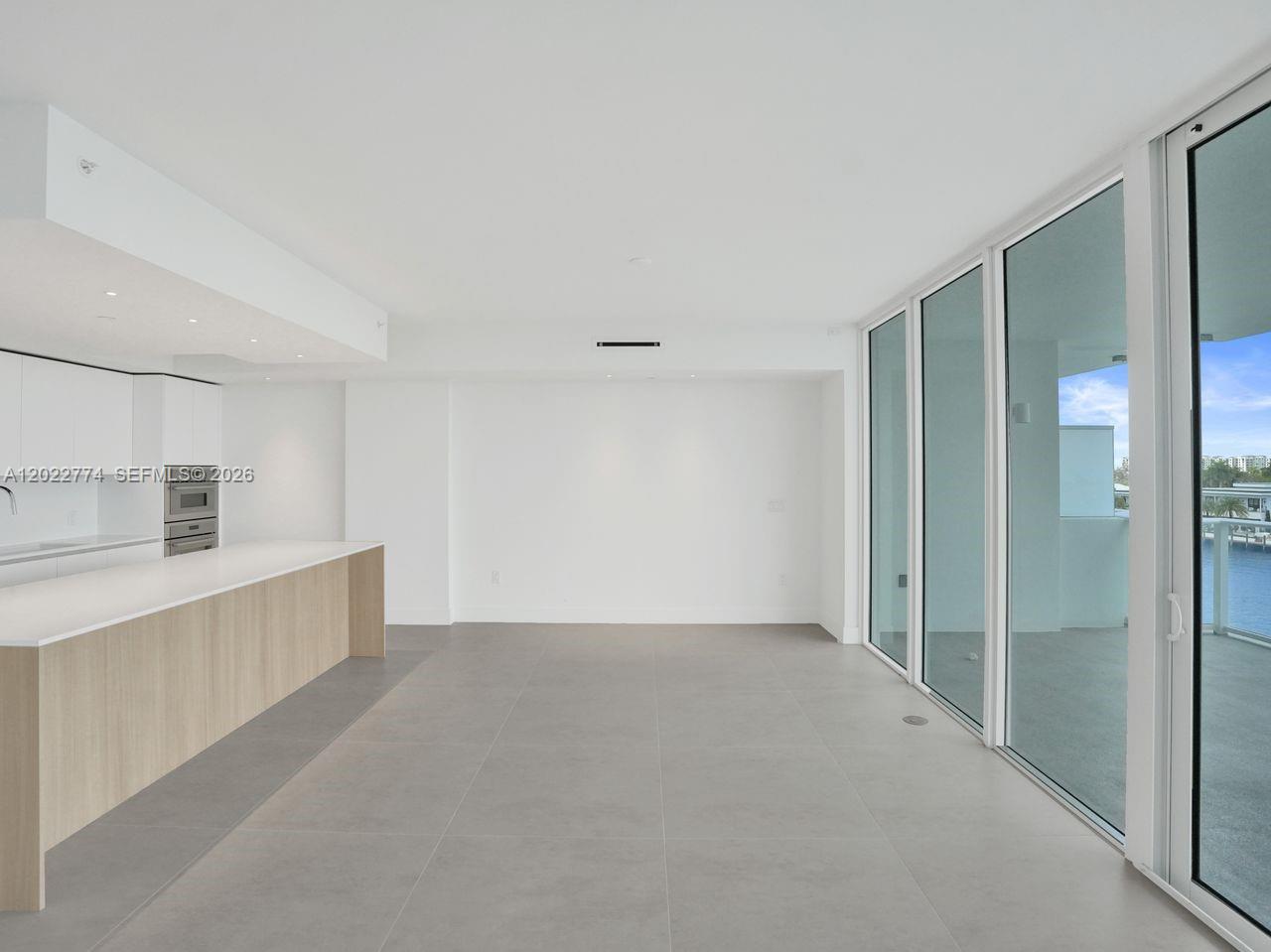 407 N Riverside # 402