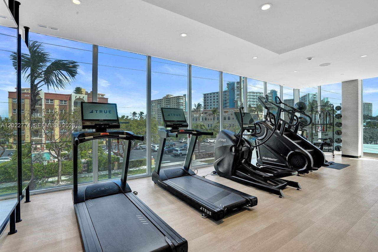 407 N Riverside # 402