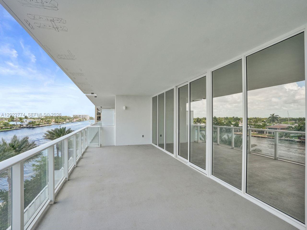 407 N Riverside # 402