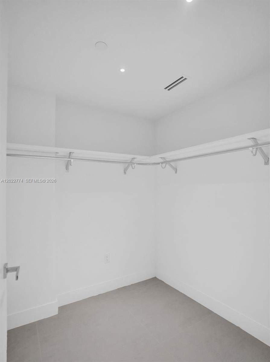 407 N Riverside # 402