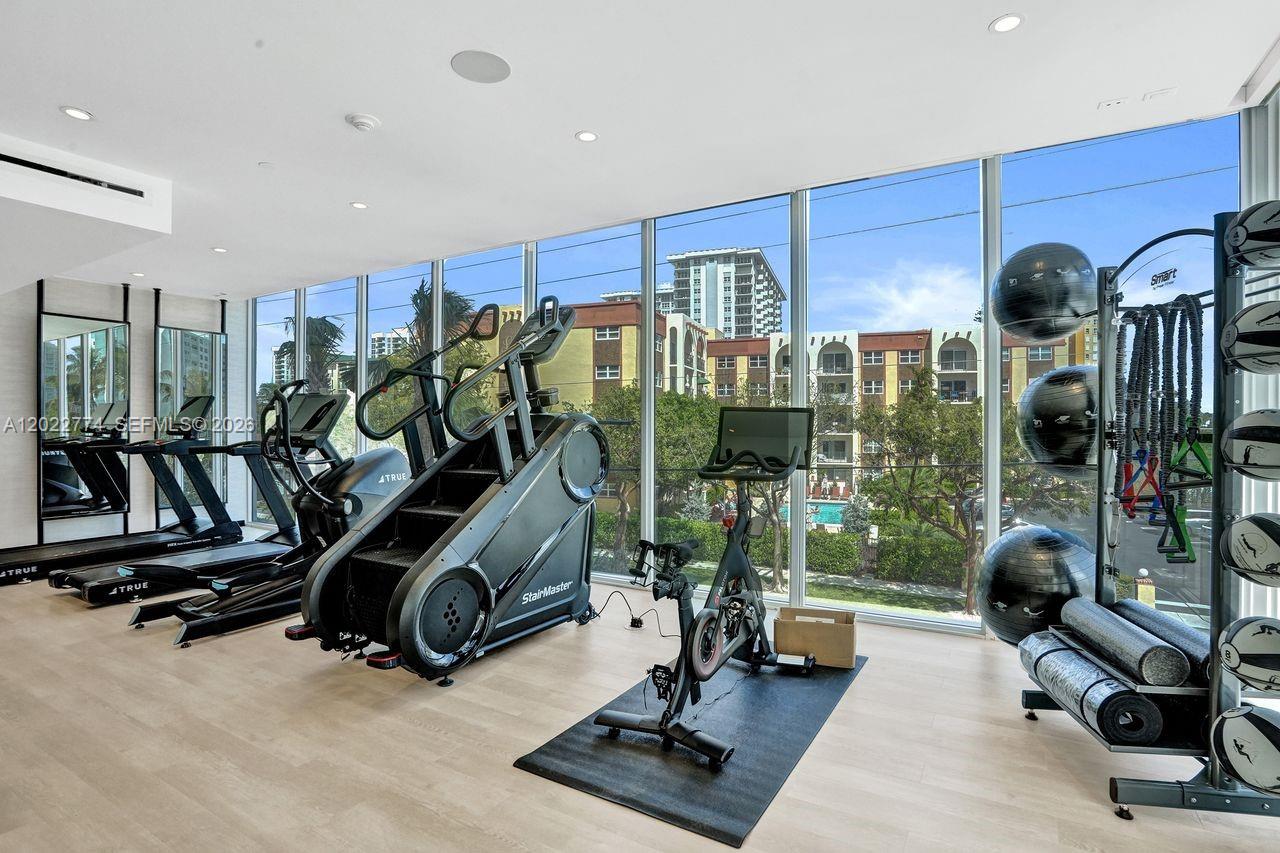407 N Riverside # 402