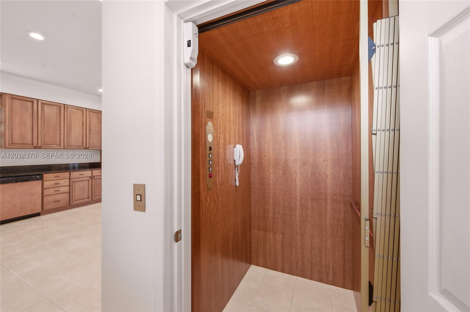 2608 Oakbrook Ct