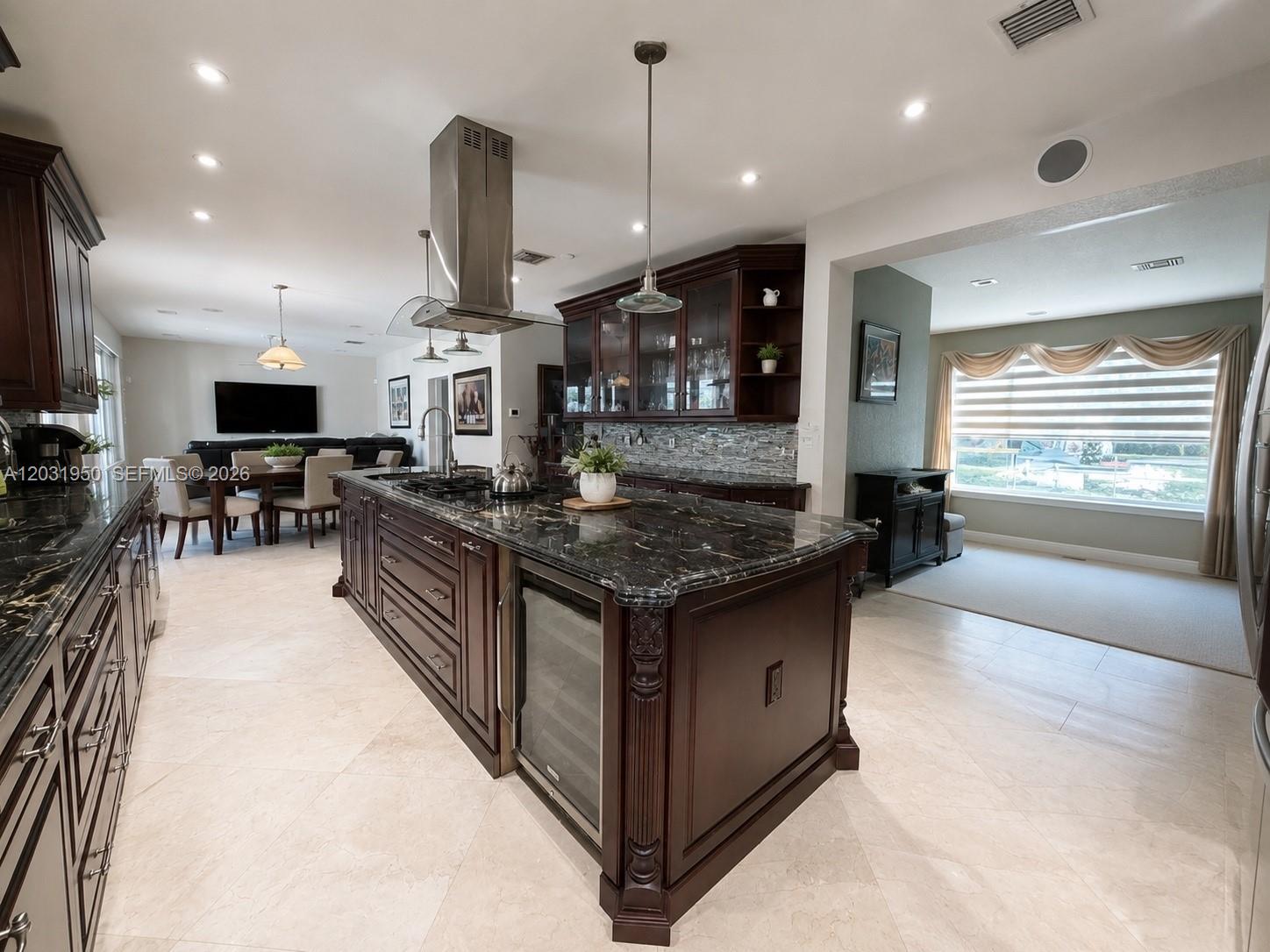 830 Hawthorn Ter