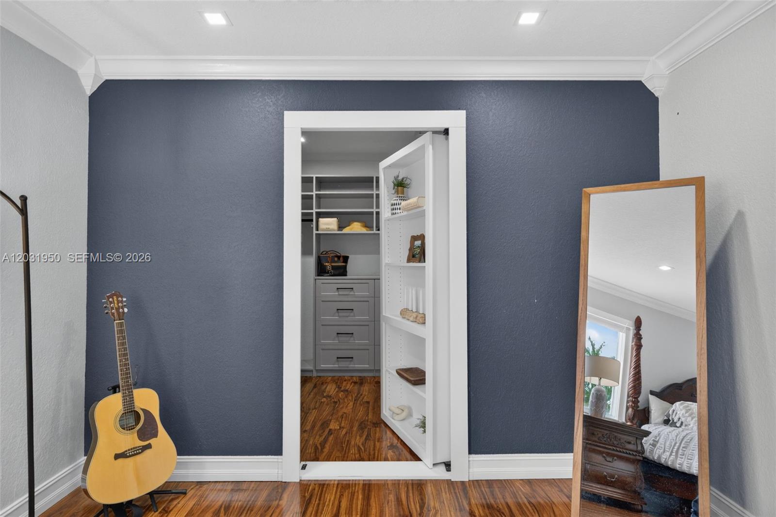 830 Hawthorn Ter