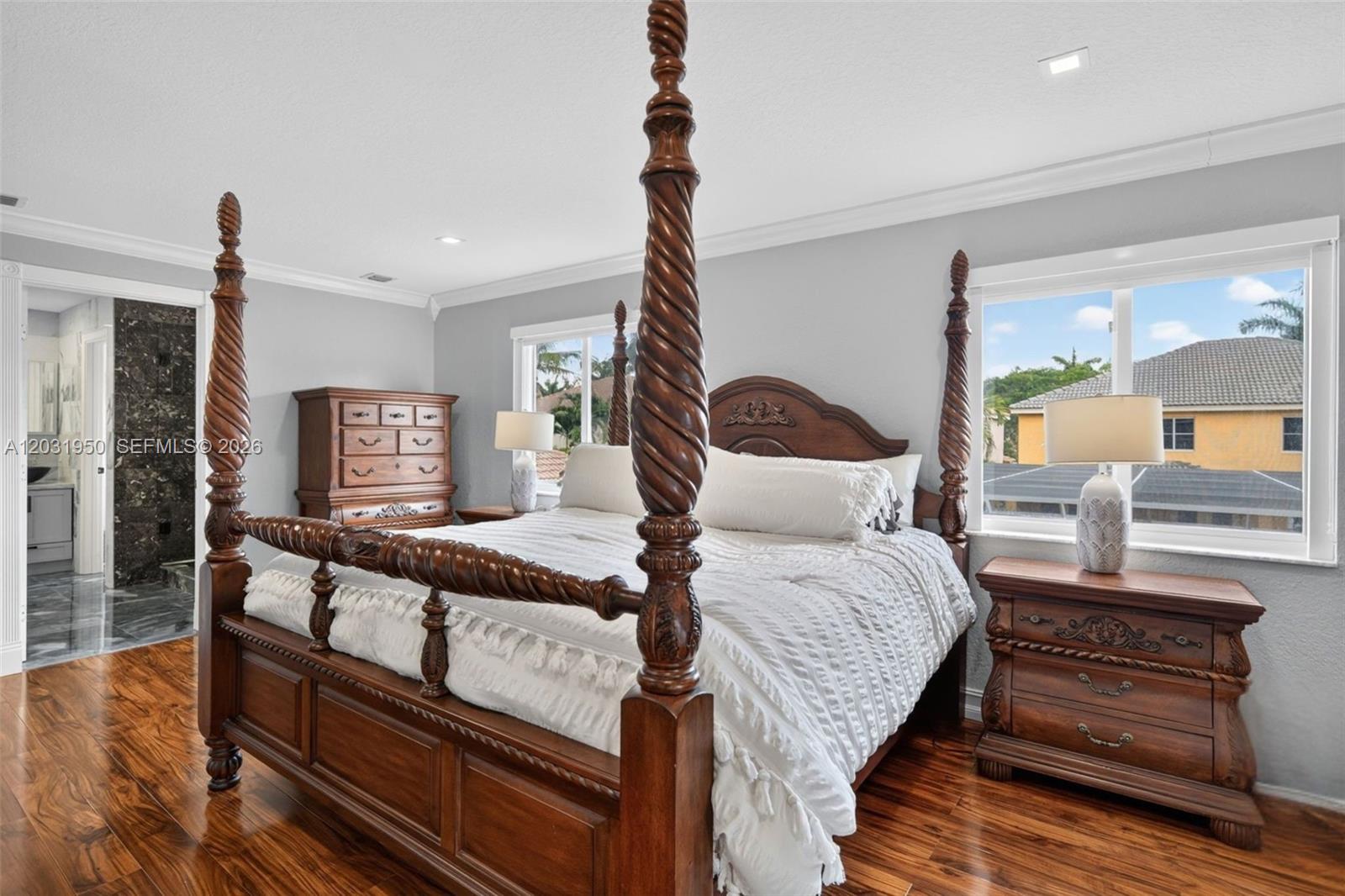 830 Hawthorn Ter