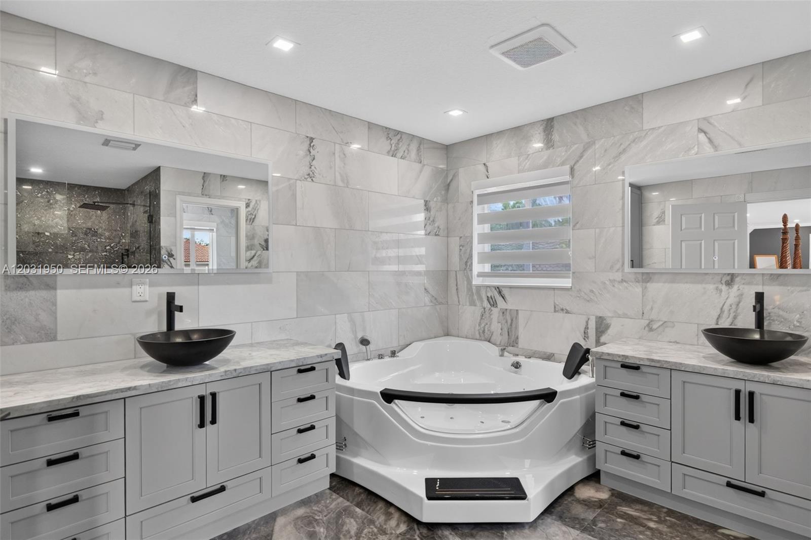830 Hawthorn Ter
