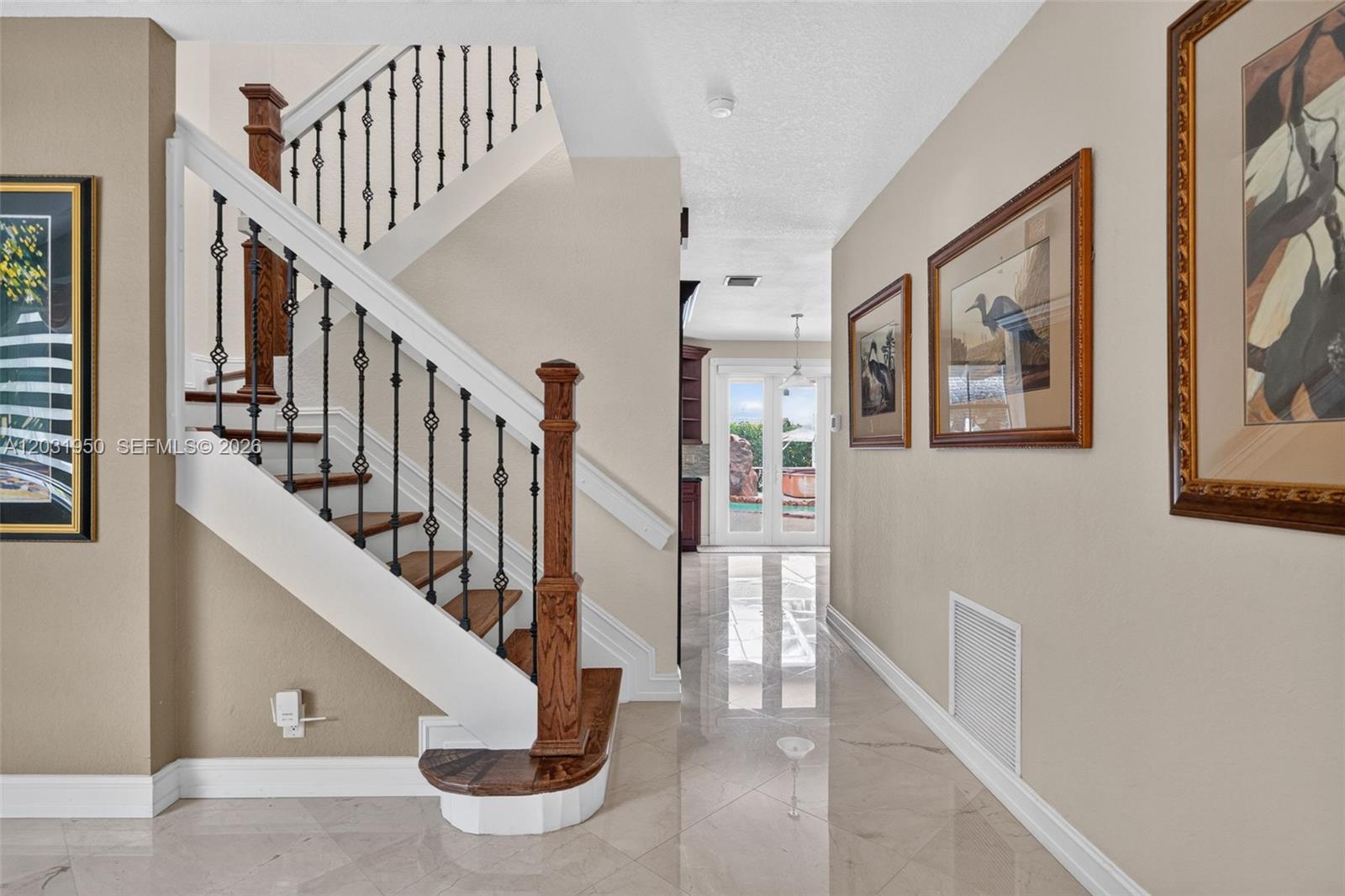 830 Hawthorn Ter