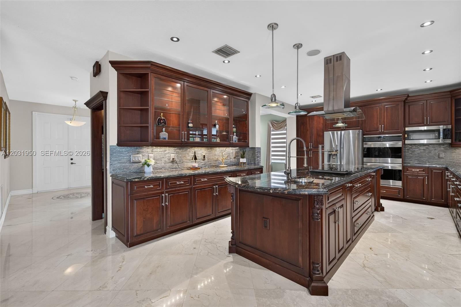 830 Hawthorn Ter
