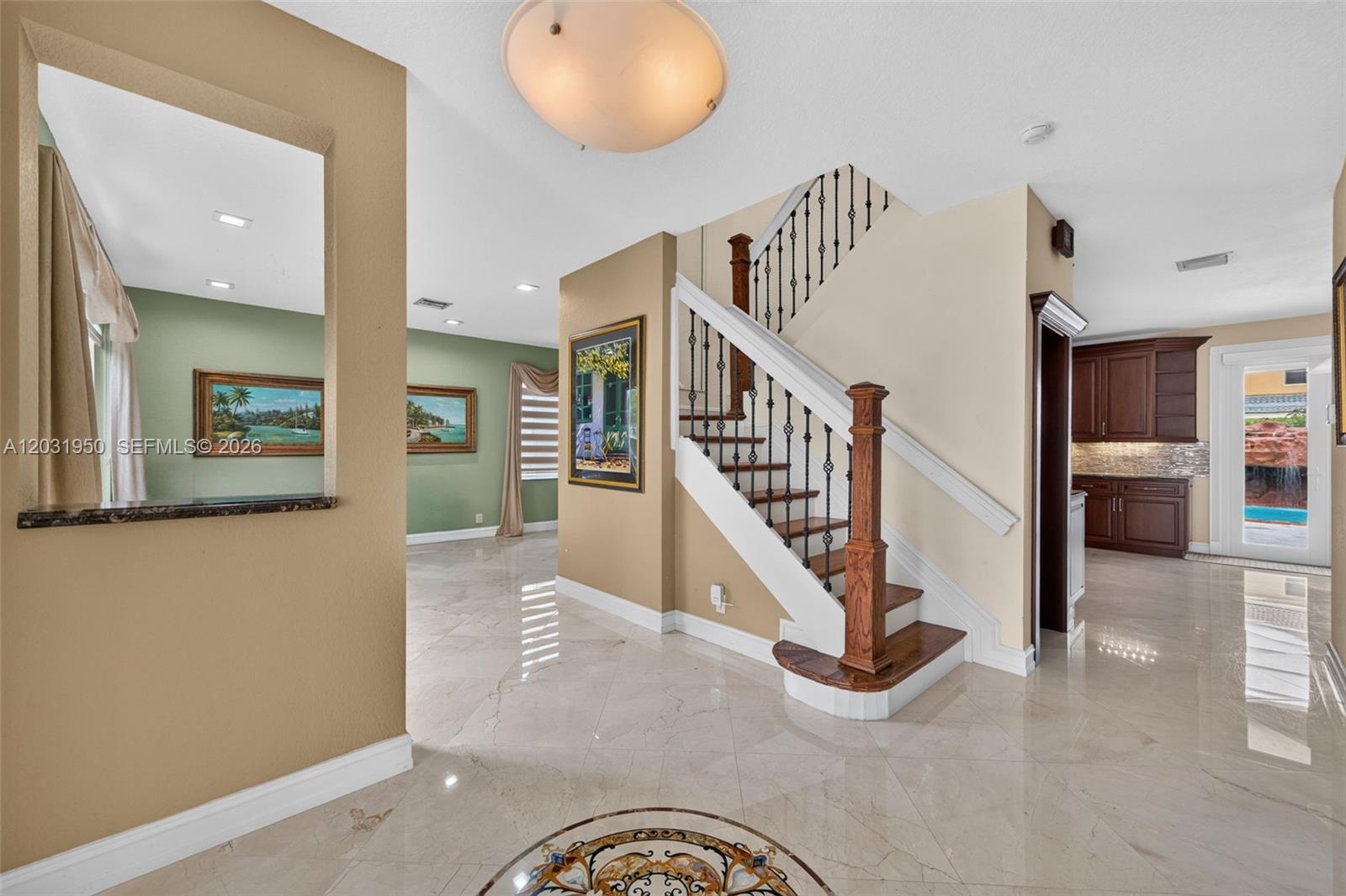 830 Hawthorn Ter