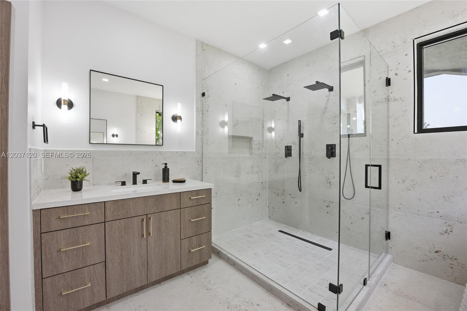 2048 Quail Roost Dr