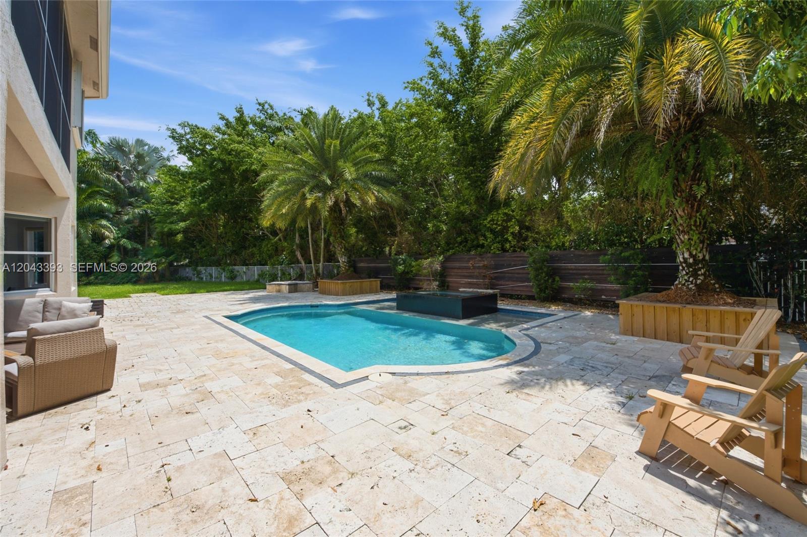 1585 Victoria Isle Way