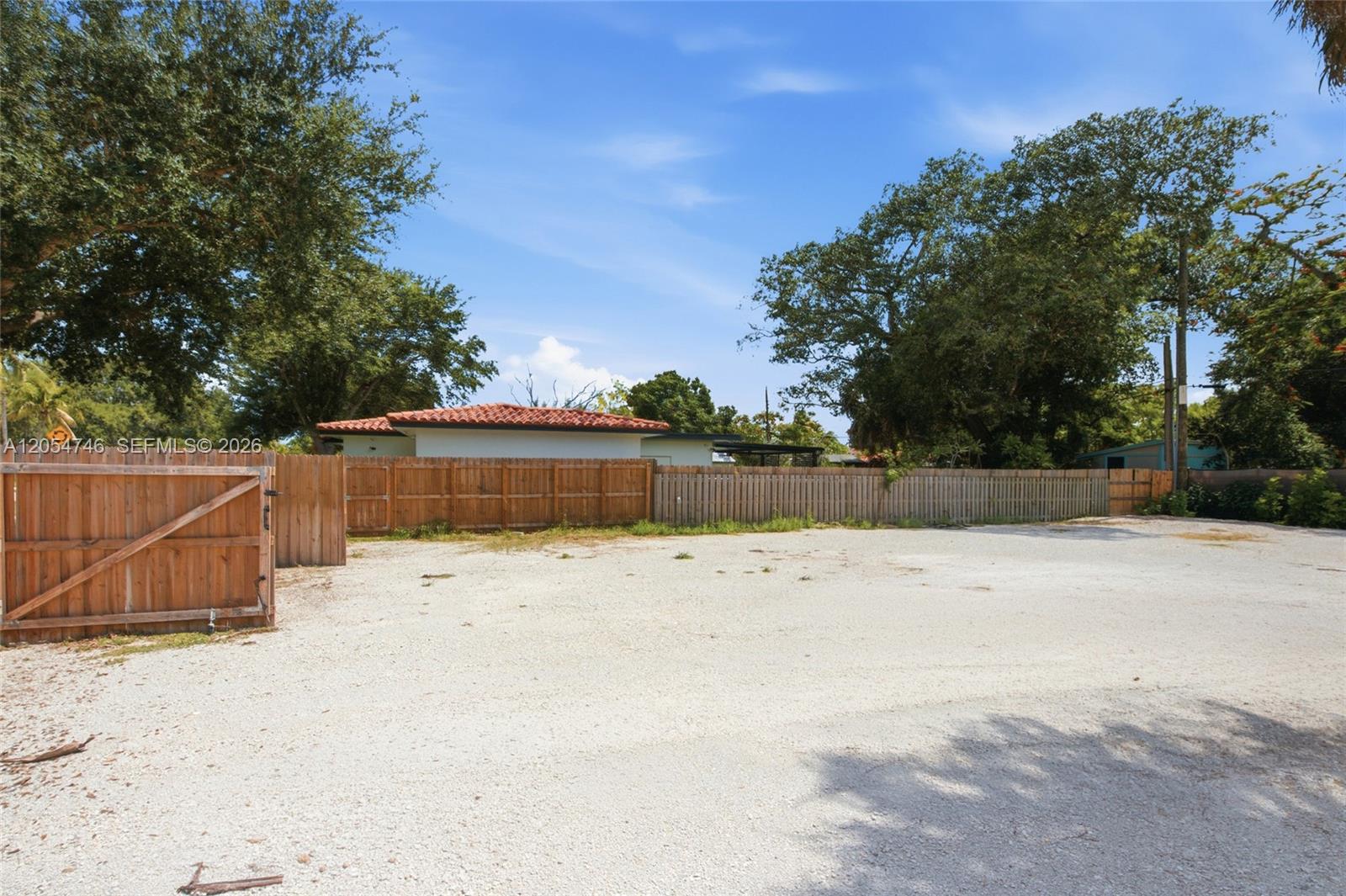 417 NE 11th Ave
