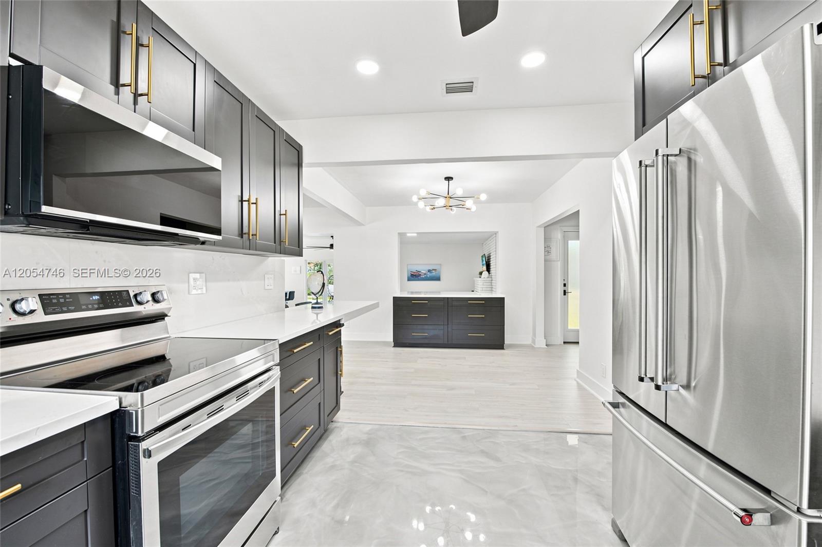 417 NE 11th Ave