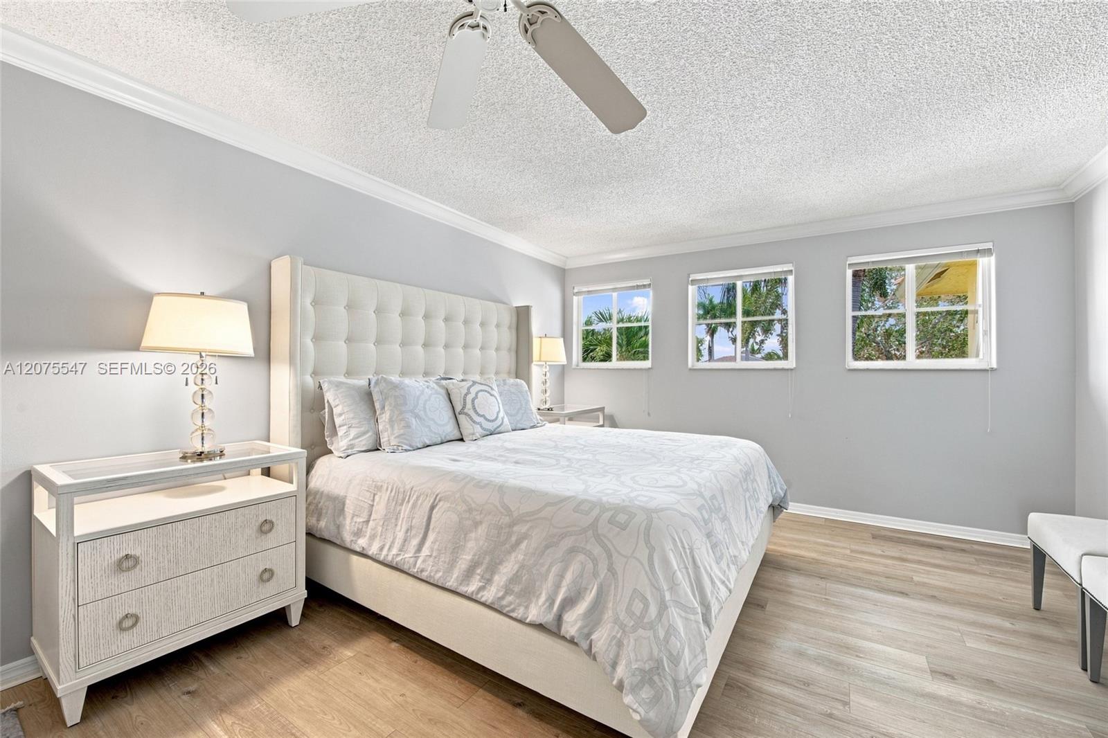 861 Crestview Cir
