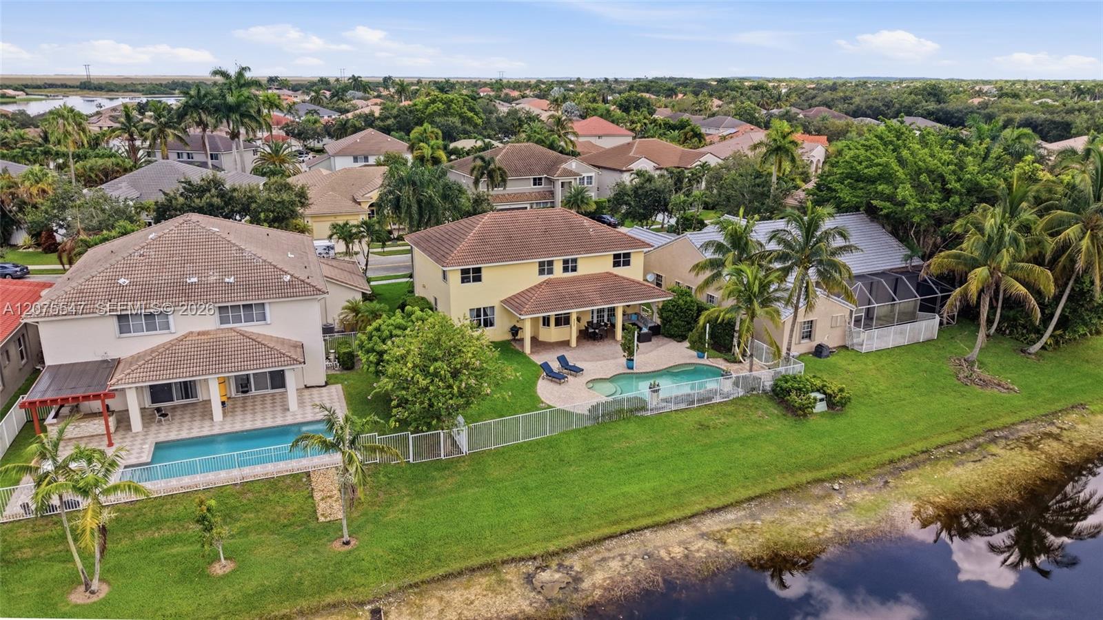 861 Crestview Cir