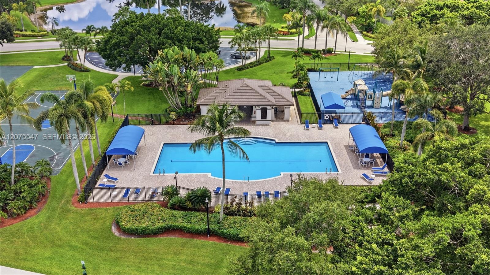 861 Crestview Cir